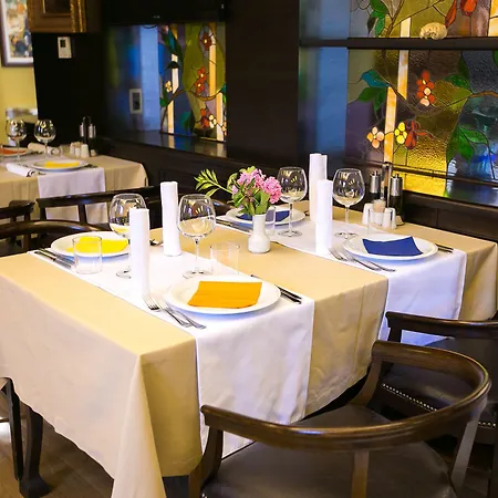 Victoria Hotel 4*