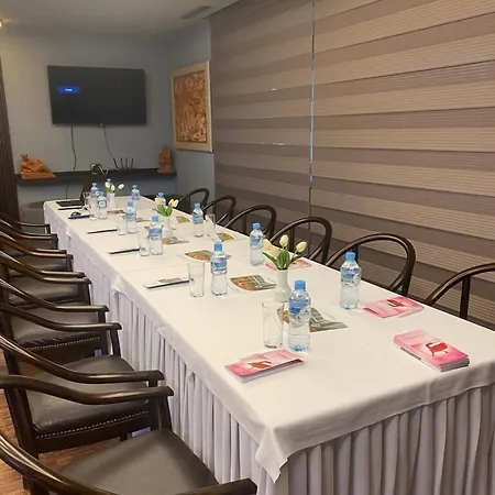 Victoria Szálloda Tirana